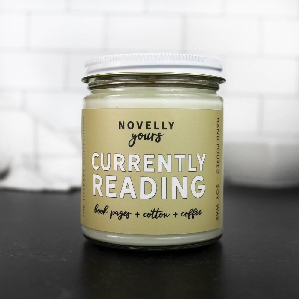 Novelly Yours 'Currently Reading' Candle